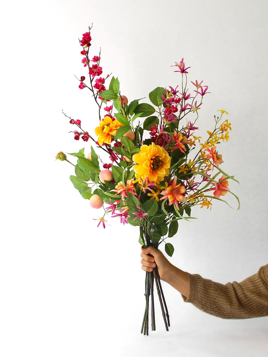 Zijden boeket Bloomie met fuchsia blossom en perziktakken