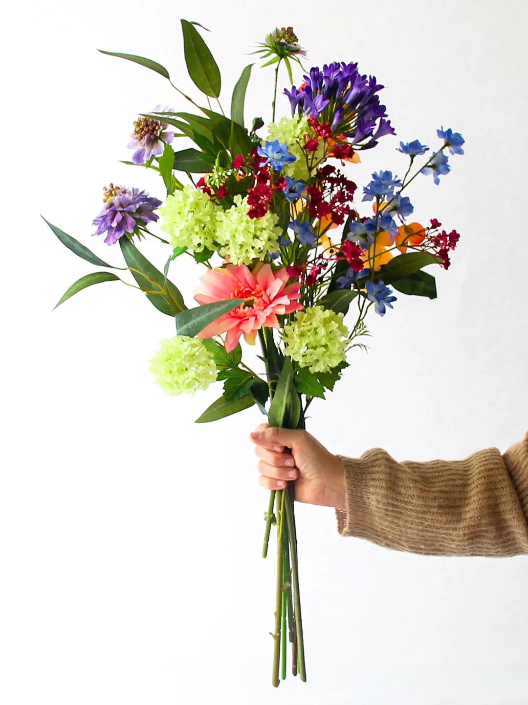 Zijden boeket Lola met Lathyrus peach en Scabiosa paars
