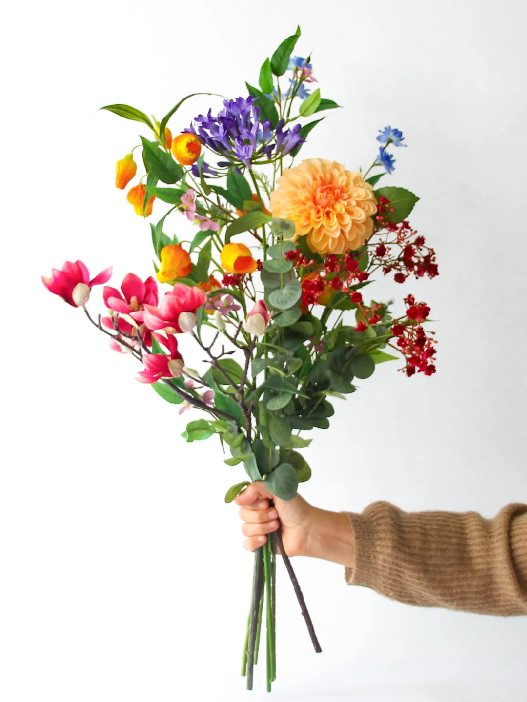 Zijden boeket Sol met oranje Sandersonia en roze Magnolia