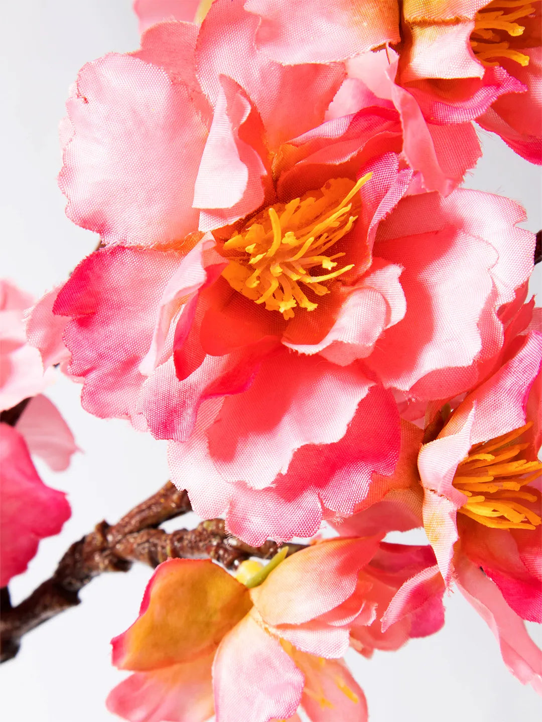 Detail van zijden Cherry Blossom hot pink – 120 cm