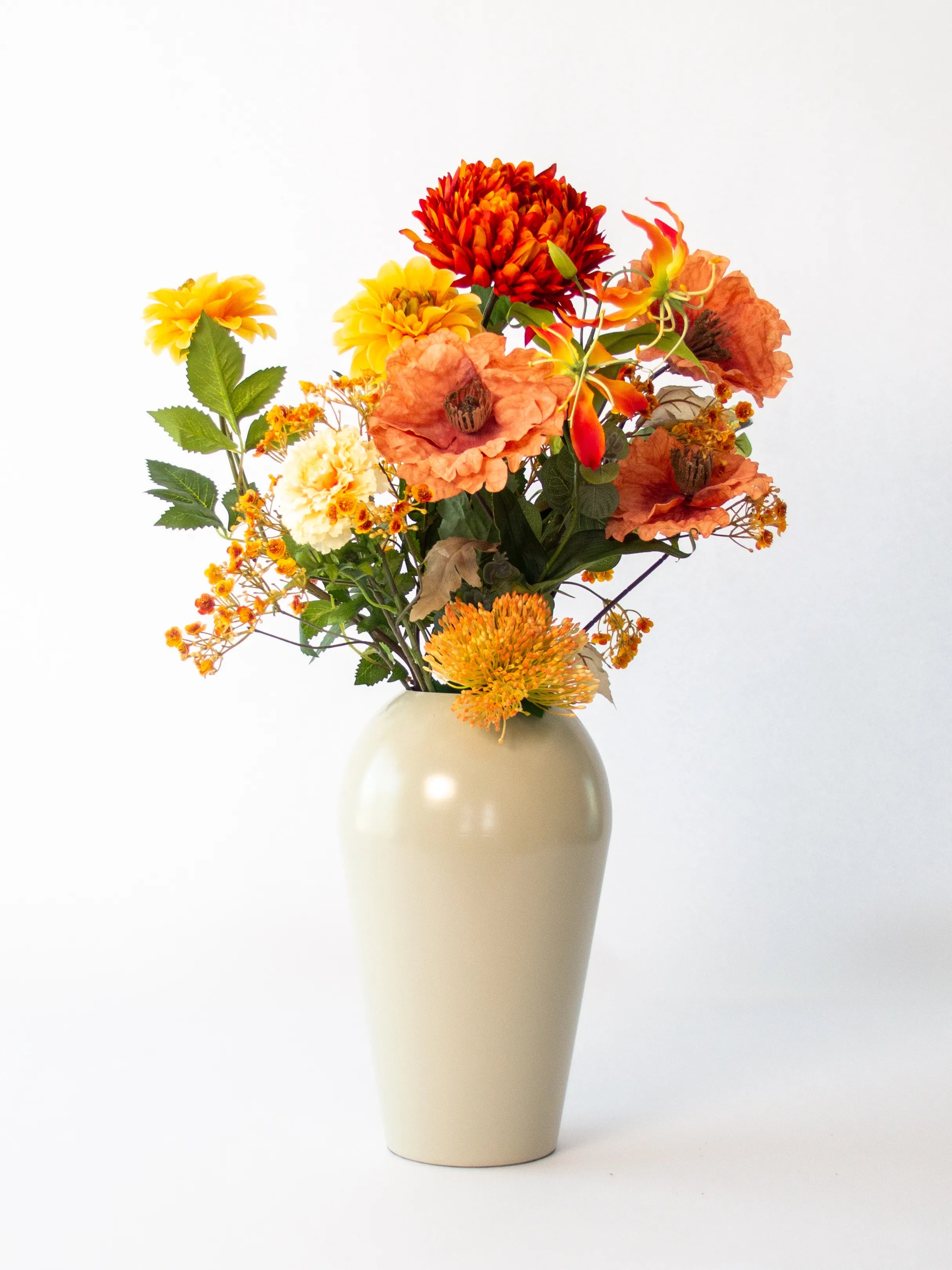 Elegante aluminium vaas in ivoor, 35 cm hoog – Silk & Petals