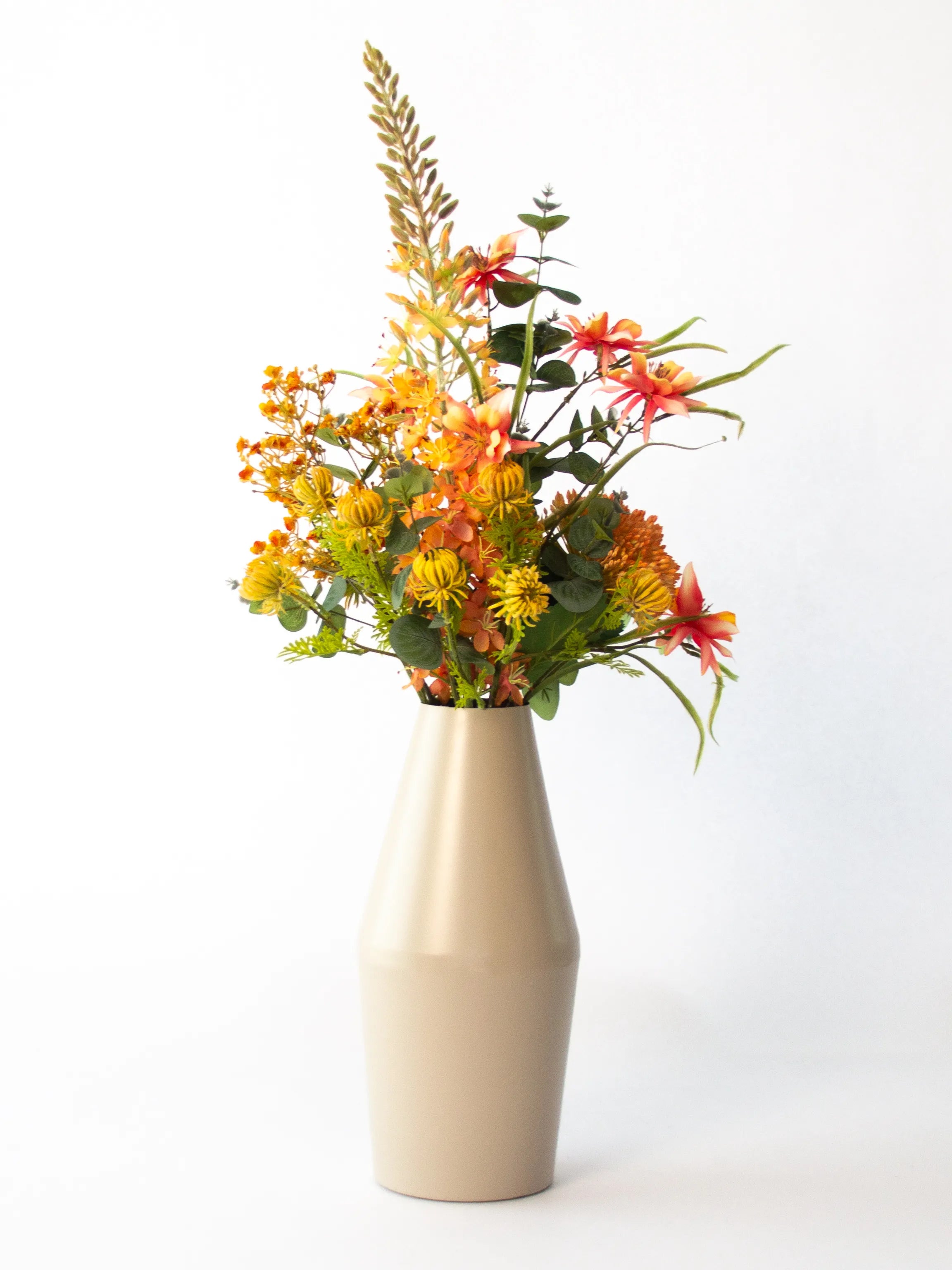Aluminium vaas Nova in beige – 35 cm – Silk & Petals