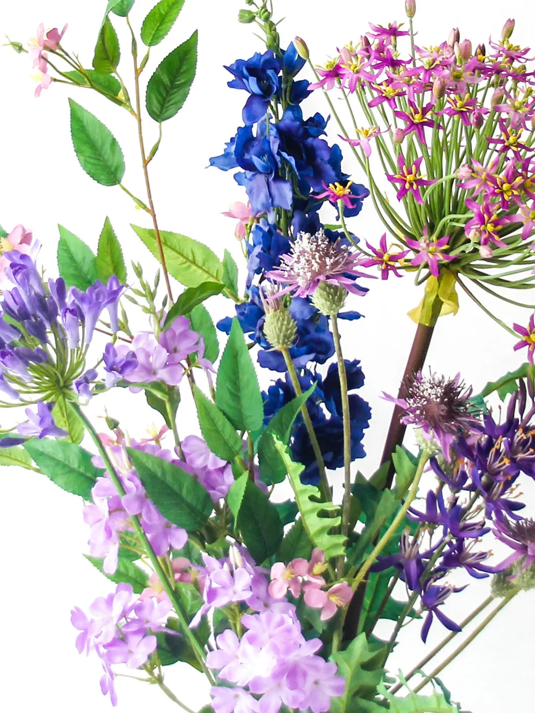 Zijden boeket Nora met paarse Allium en blauwe Delphinium