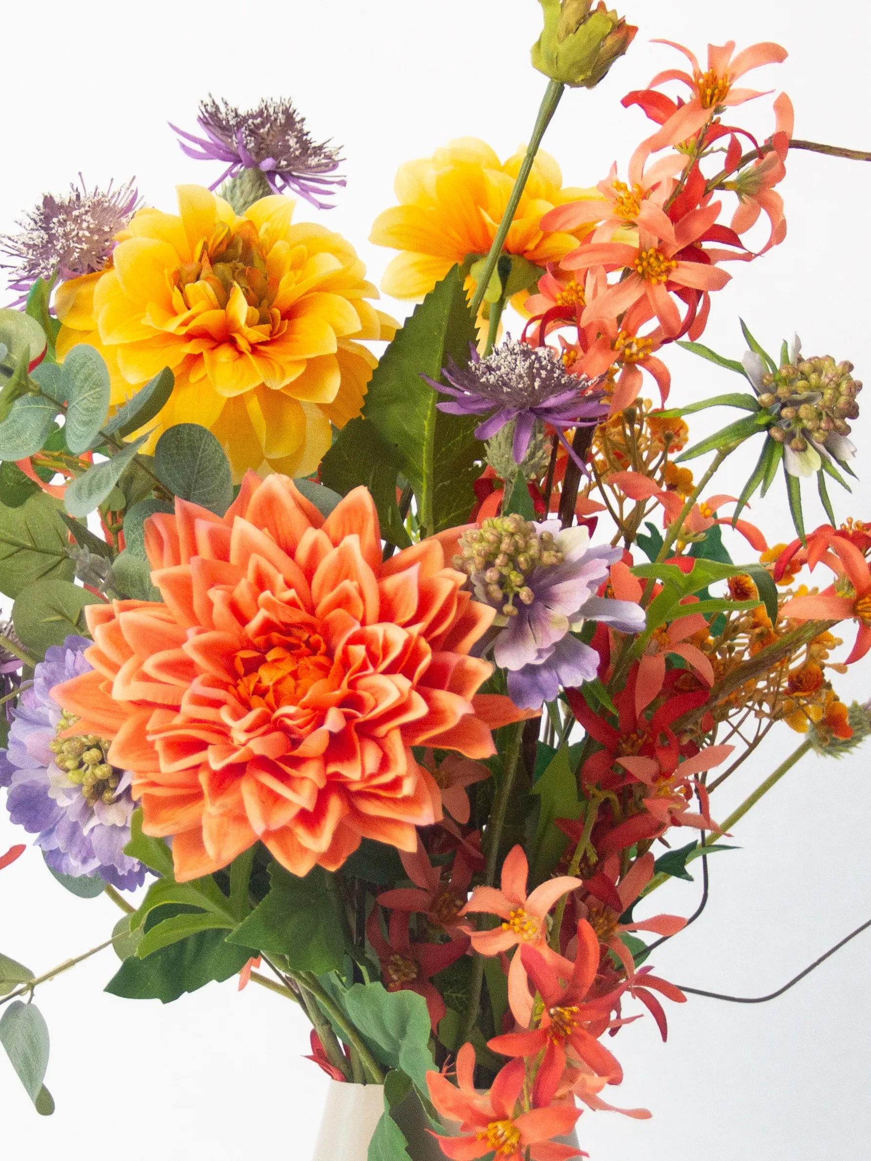 Zijden boeket Aurora met oranje dahlia en paarse distel – 80 cm