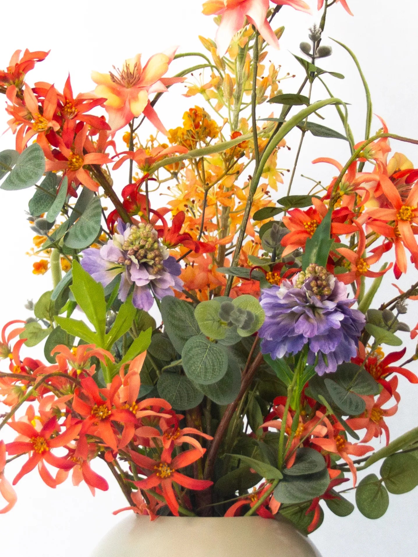 Zijden herfstboeket Blaze met oranje Eremurus en Aquilegia – 85 cm