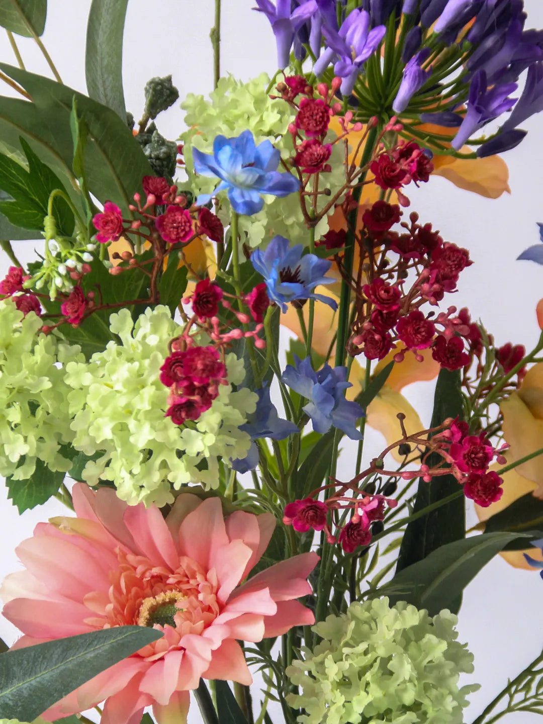 Zijden boeket Lola met Lathyrus peach en Scabiosa paars