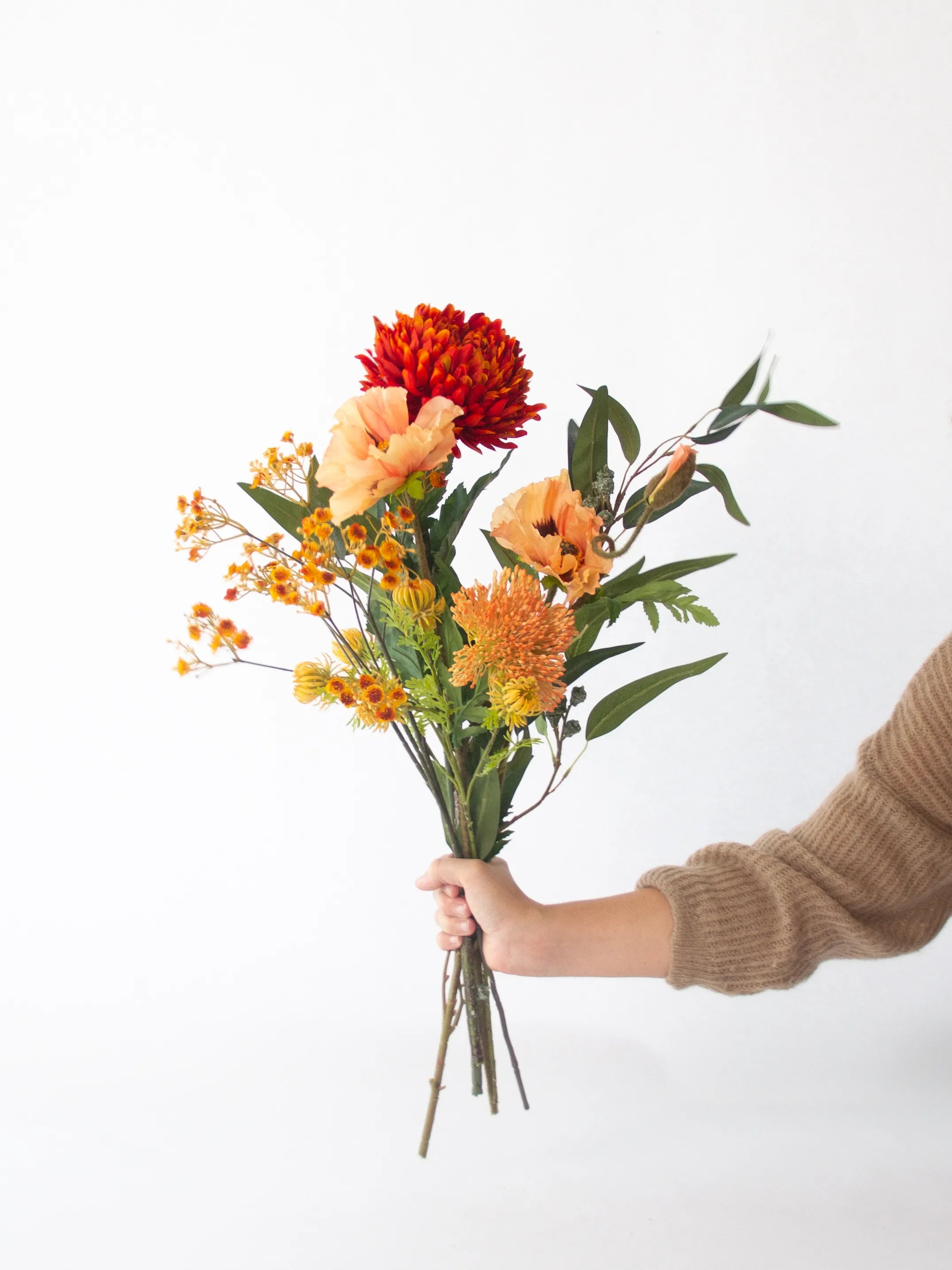 Zijden boeket Amber met poppy peach en oranje gipskruid – 65 cm