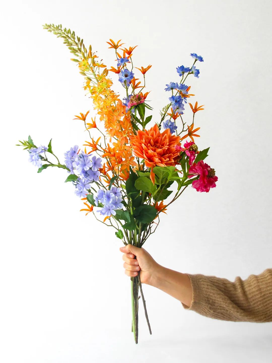 Zijden boeket Viv met Dahlia peach en Eremurus peach