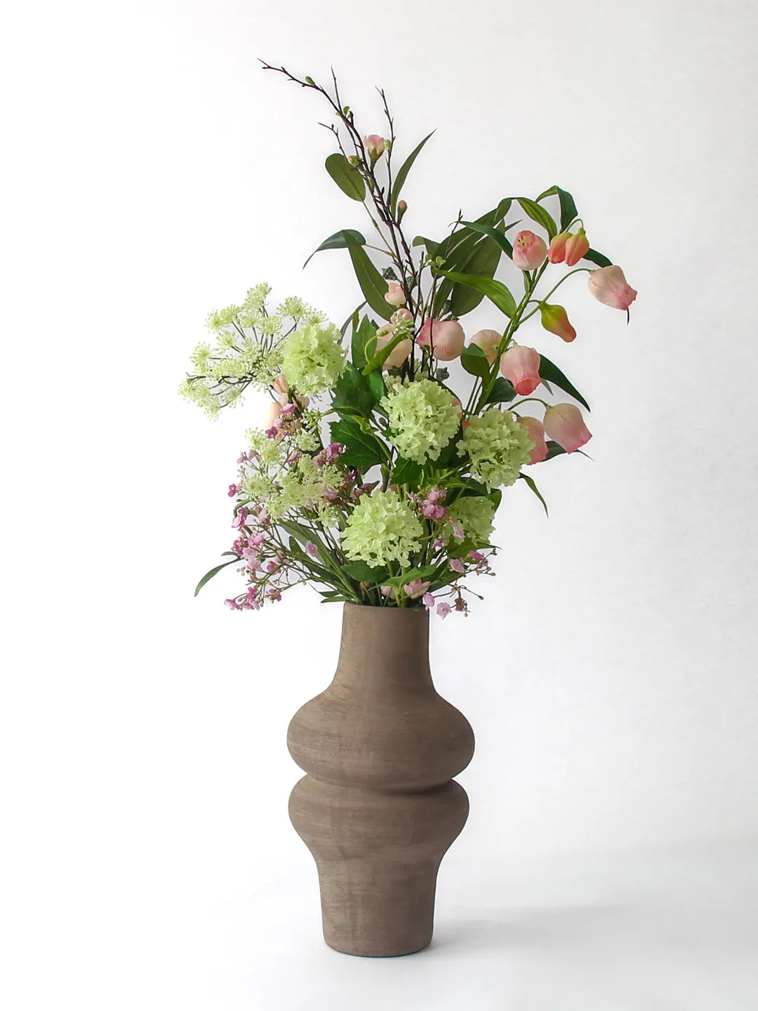 Zijden boeket Bo met roze Sandersonia en witte Dille