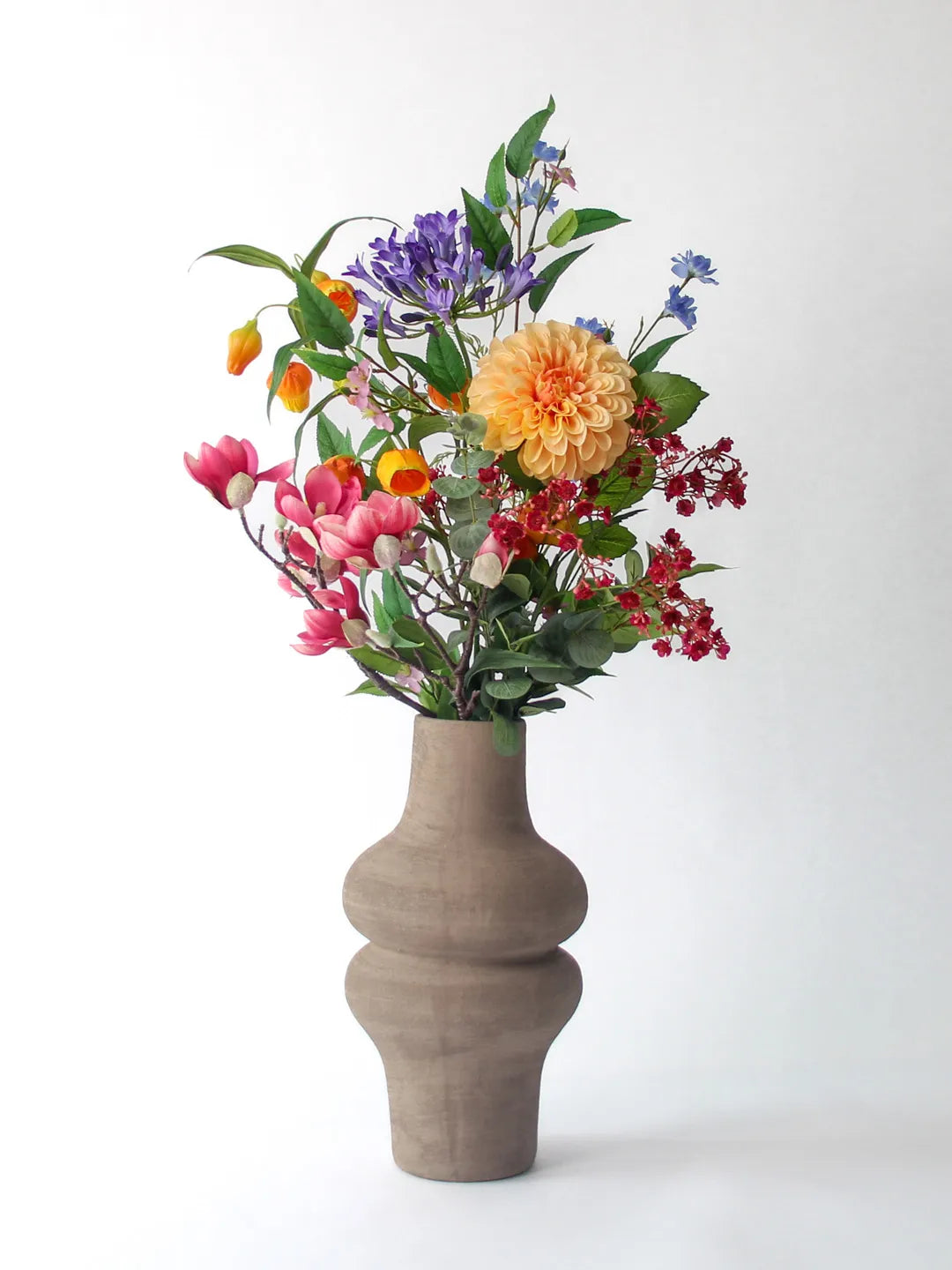 Zijden boeket Sol met oranje Sandersonia en roze Magnolia